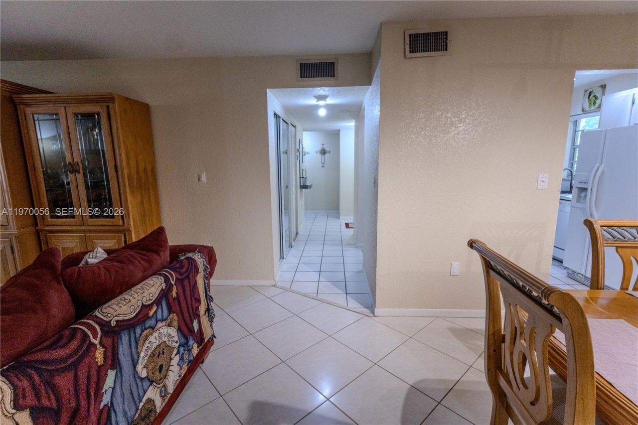 8931 N New River Canal Rd, Unit 1E, Plantation, FL 33324 Photo