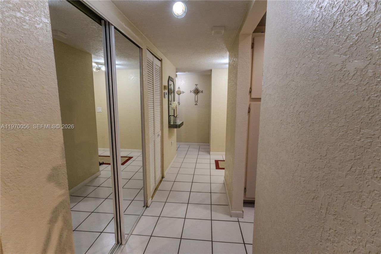 8931 N New River Canal Rd, Unit 1E, Plantation, FL 33324 Photo