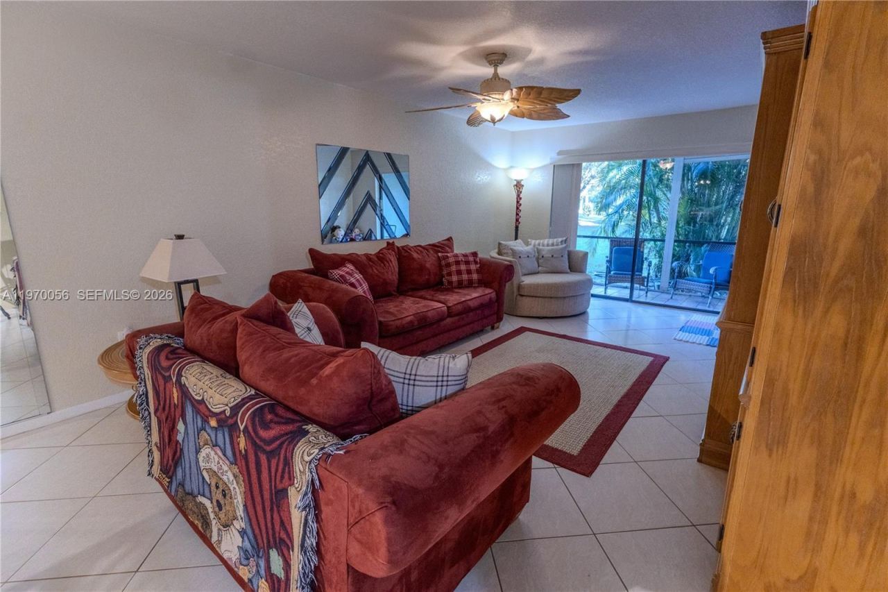 8931 N New River Canal Rd, Unit 1E, Plantation, FL 33324 Photo