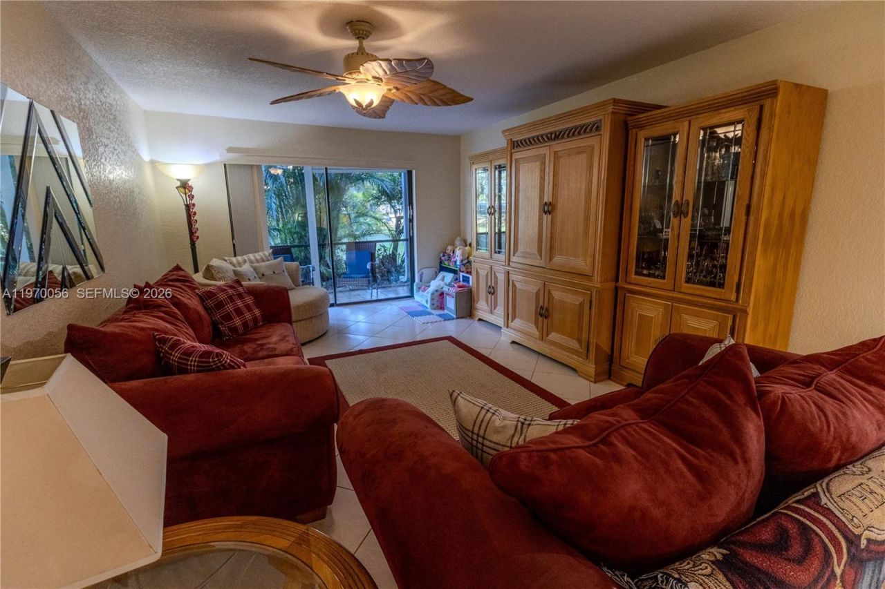 8931 N New River Canal Rd, Unit 1E, Plantation, FL 33324 Photo