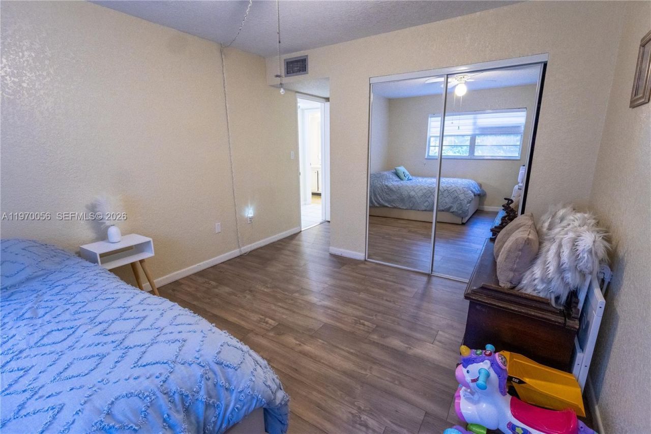 8931 N New River Canal Rd, Unit 1E, Plantation, FL 33324 Photo