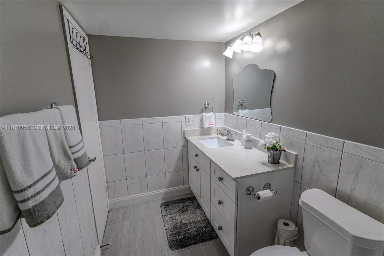 8931 N New River Canal Rd, Unit 1E, Plantation, FL 33324 Photo