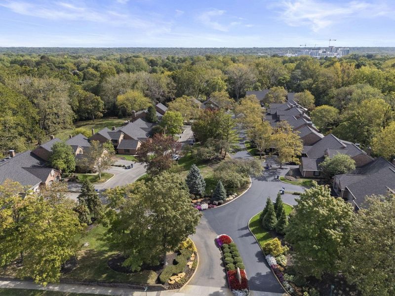 1224 Kenbrook Hills Drive, Unit 25, Columbus, OH 43220 Photo 5