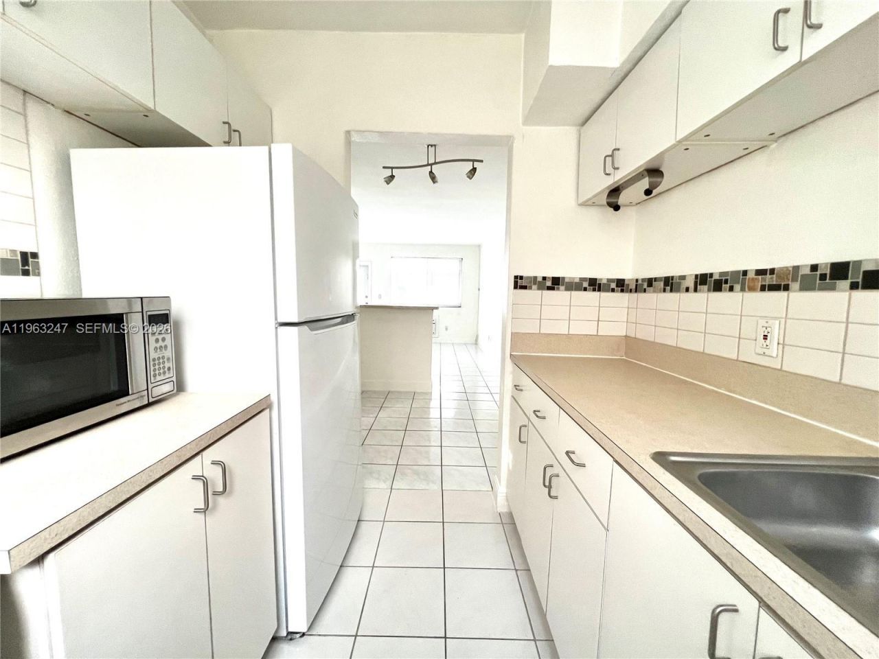 315 69th St, Unit 110, Miami Beach, FL 33141 Photo