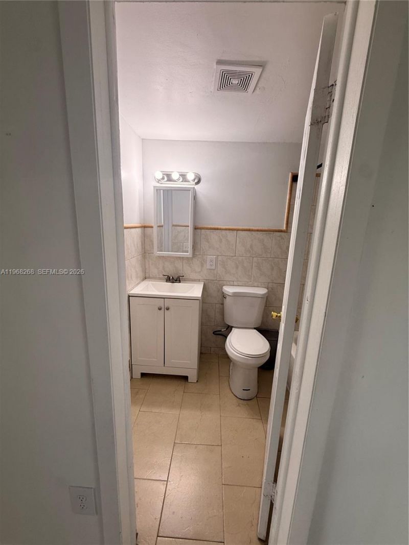 1154 W 35th St , Unit 124, Hialeah, FL 33012 Photo