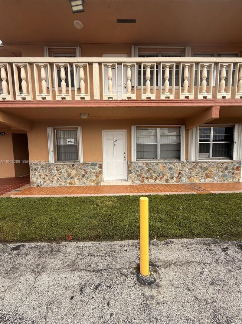 1154 W 35th St , Unit 124, Hialeah, FL 33012 Photo