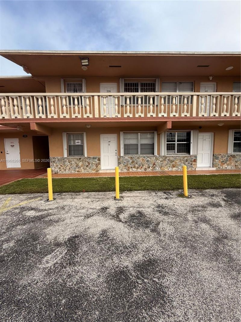 1154 W 35th St , Unit 124, Hialeah, FL 33012 Photo