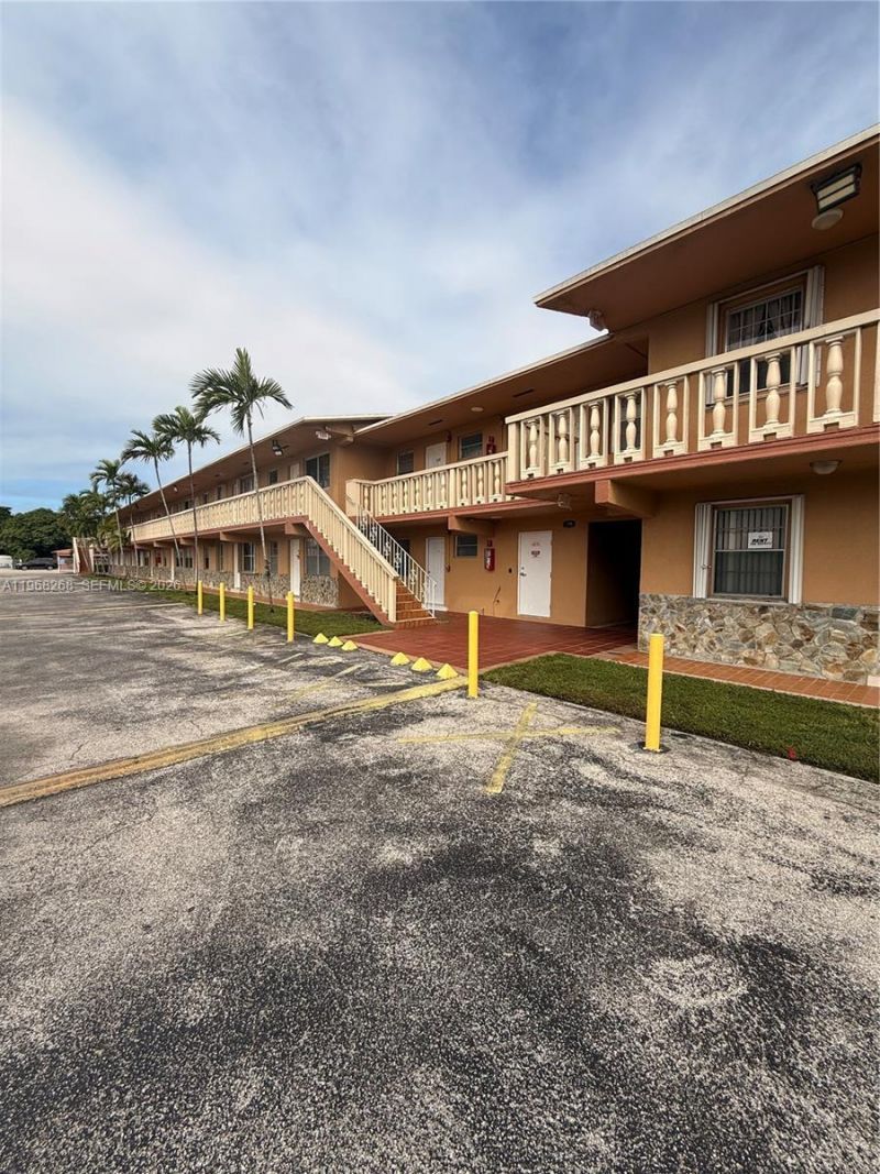 1154 W 35th St , Unit 124, Hialeah, FL 33012 Photo