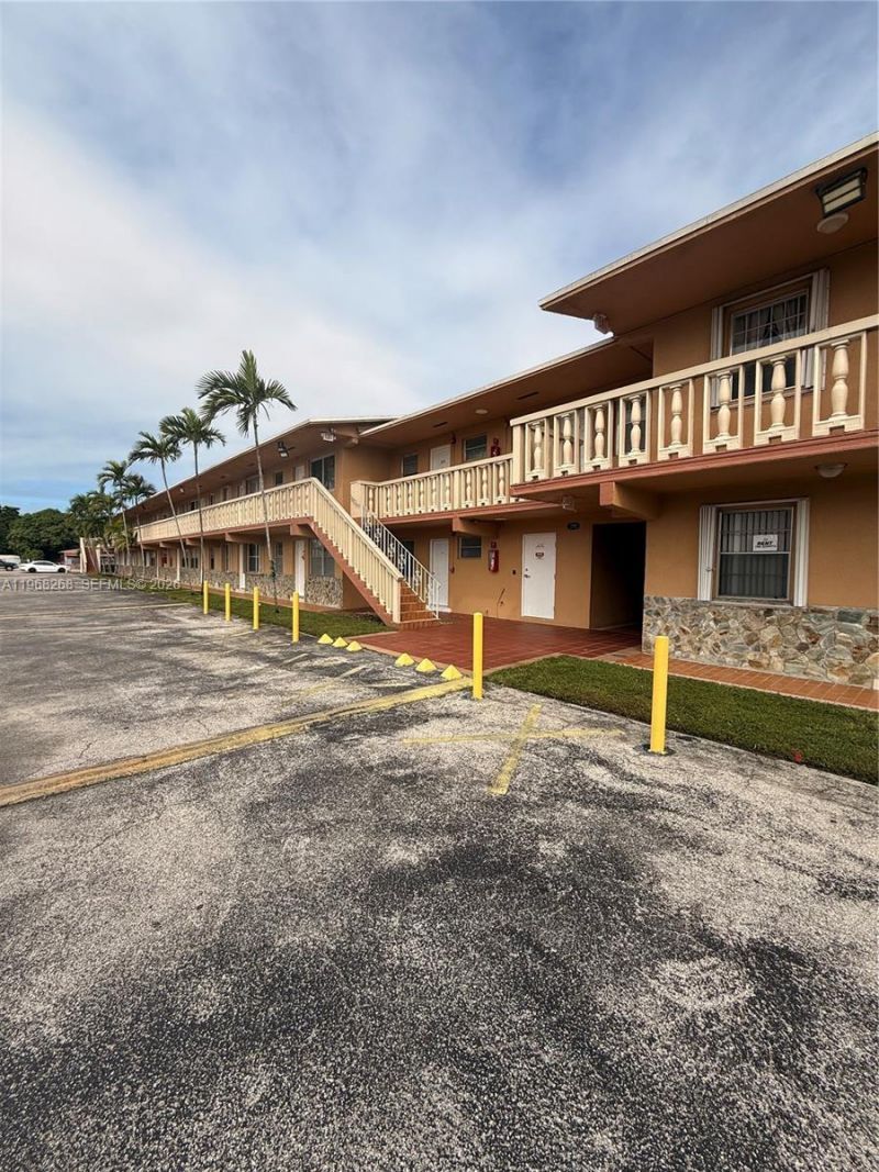 1154 W 35th St , Unit 124, Hialeah, FL 33012 Photo