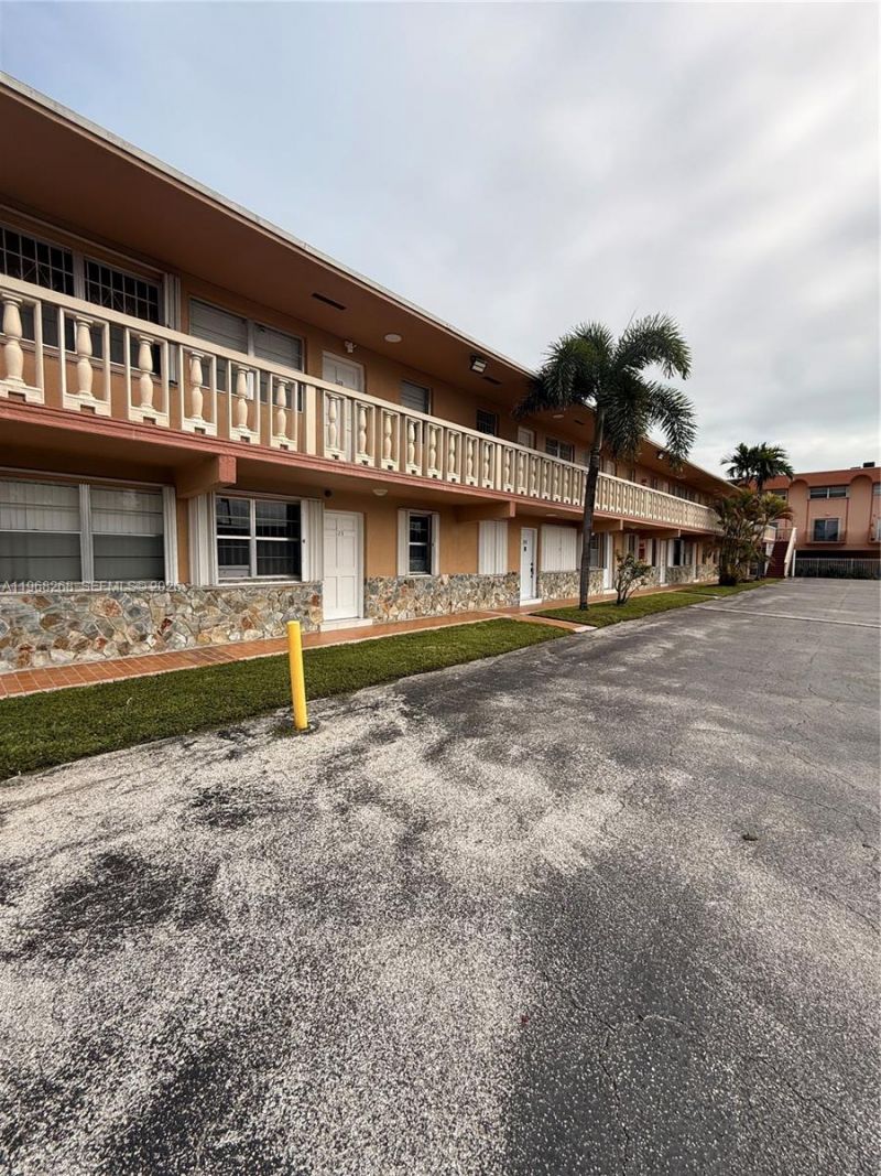 1154 W 35th St , Unit 124, Hialeah, FL 33012 Photo