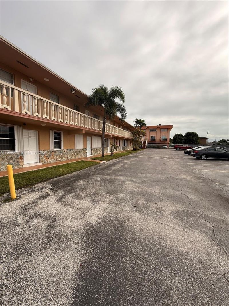 1154 W 35th St , Unit 124, Hialeah, FL 33012 Photo
