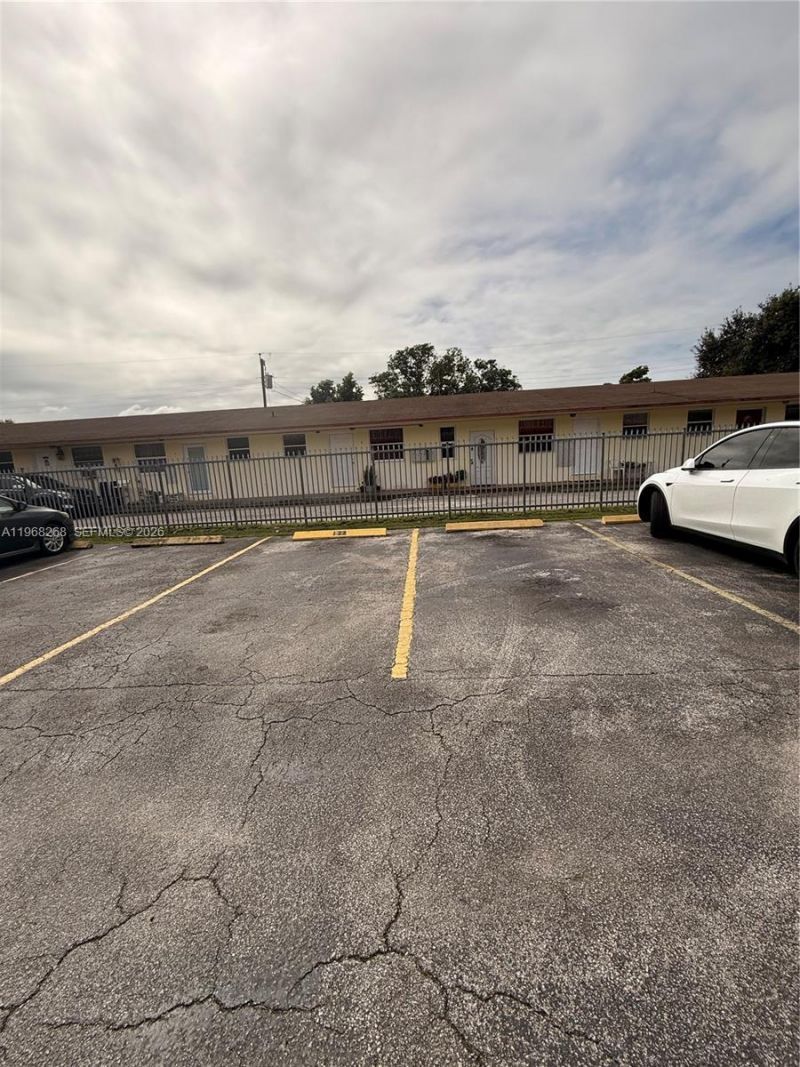 1154 W 35th St , Unit 124, Hialeah, FL 33012 Photo