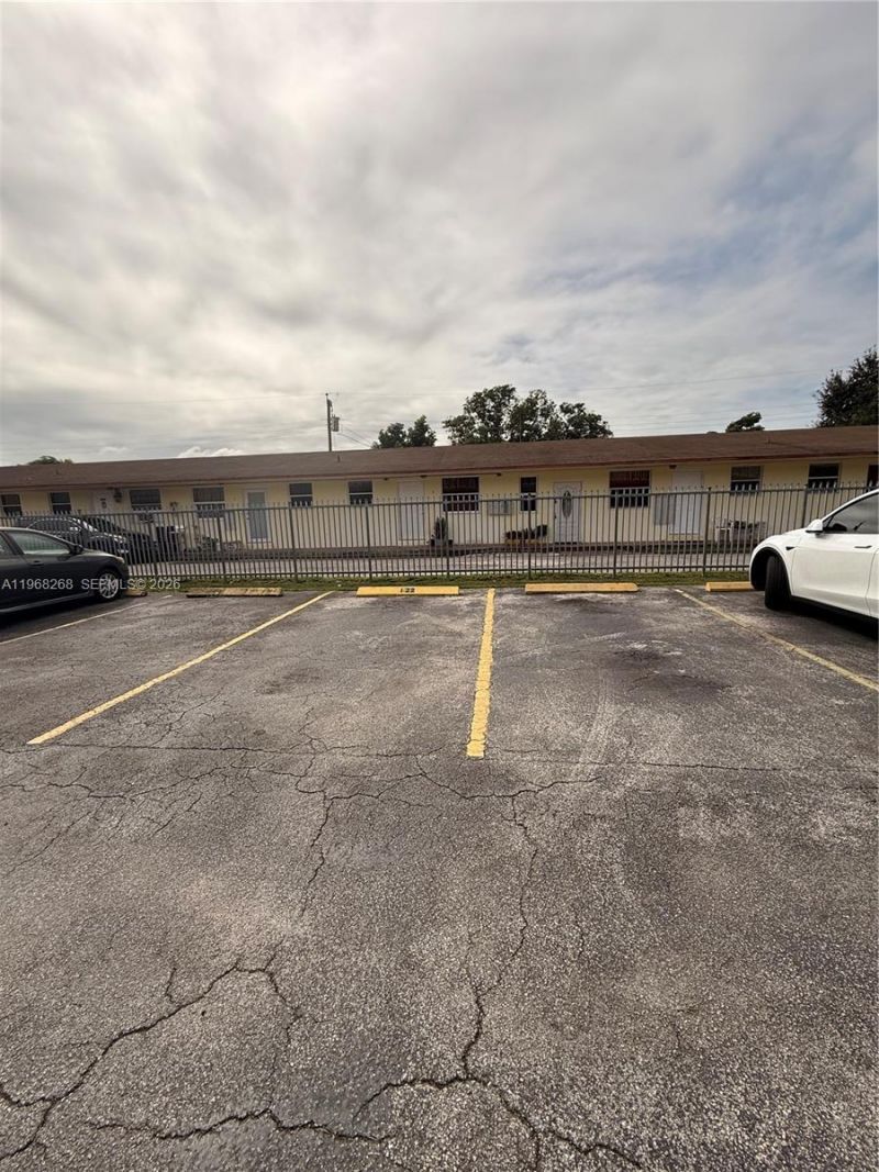 1154 W 35th St , Unit 124, Hialeah, FL 33012 Photo