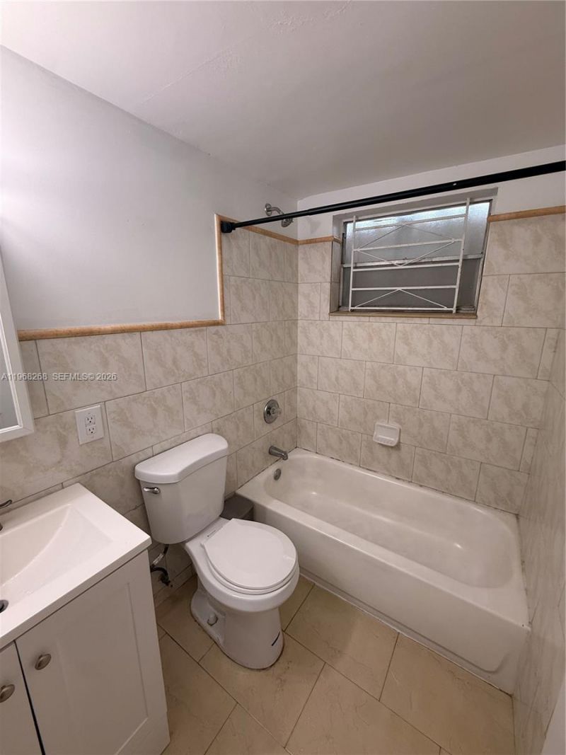 1154 W 35th St , Unit 124, Hialeah, FL 33012 Photo