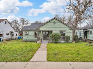 812 E Robert Street, Fort Worth, TX 76104
