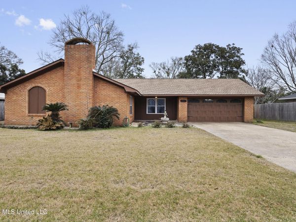 2704 English Drive, Ocean Springs, MS 39564