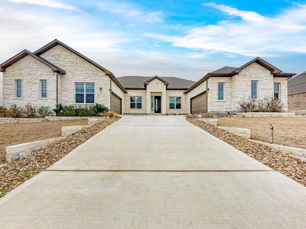 92 Sierra Mosca TRL, Liberty Hill, TX 78642