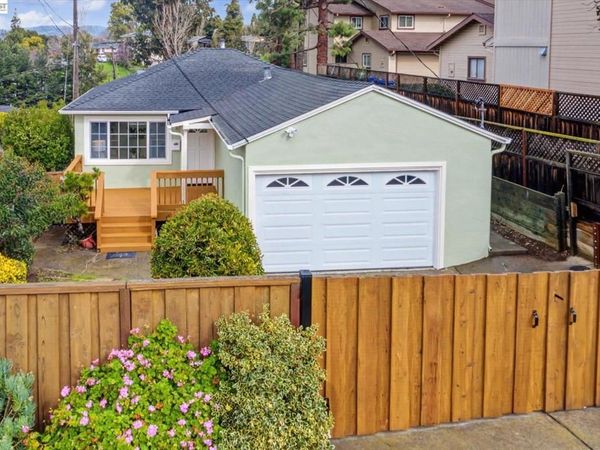 1696 1696 East Ave, Hayward, CA 94541