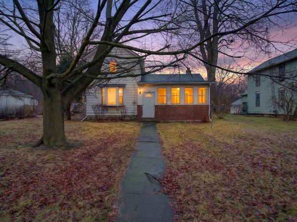 2013 Cooper Road, Jackson, MI 49202