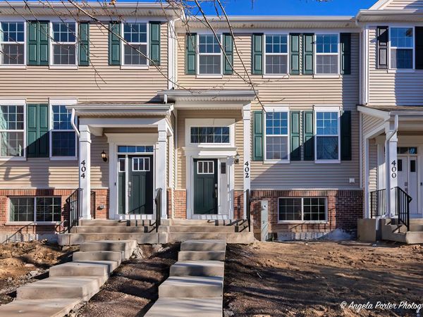 402 Neubauer Circle, Lindenhurst, IL 60046