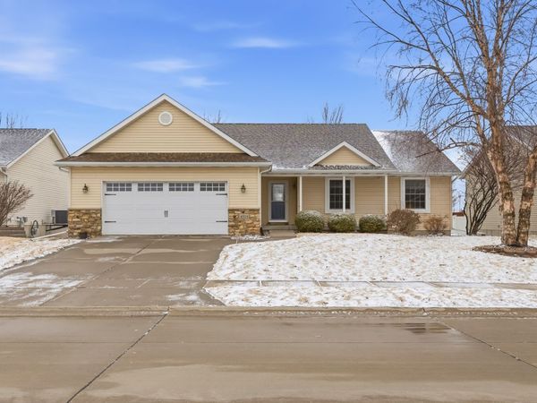 4514 Sapphire Lane, Bettendorf, IA 52722