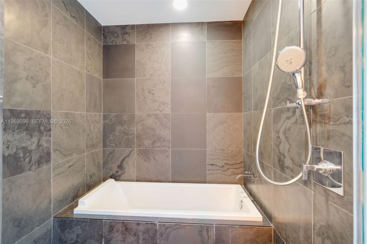 900 Biscayne Blvd, Unit 2401, Miami, FL 33132 Photo