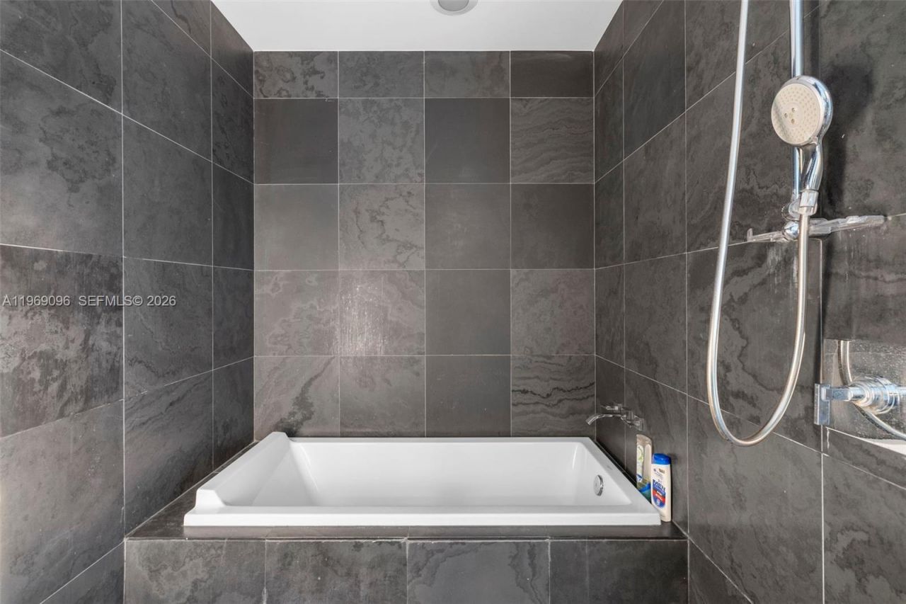 900 Biscayne Blvd , Unit 2401, Miami, FL 33132 Photo