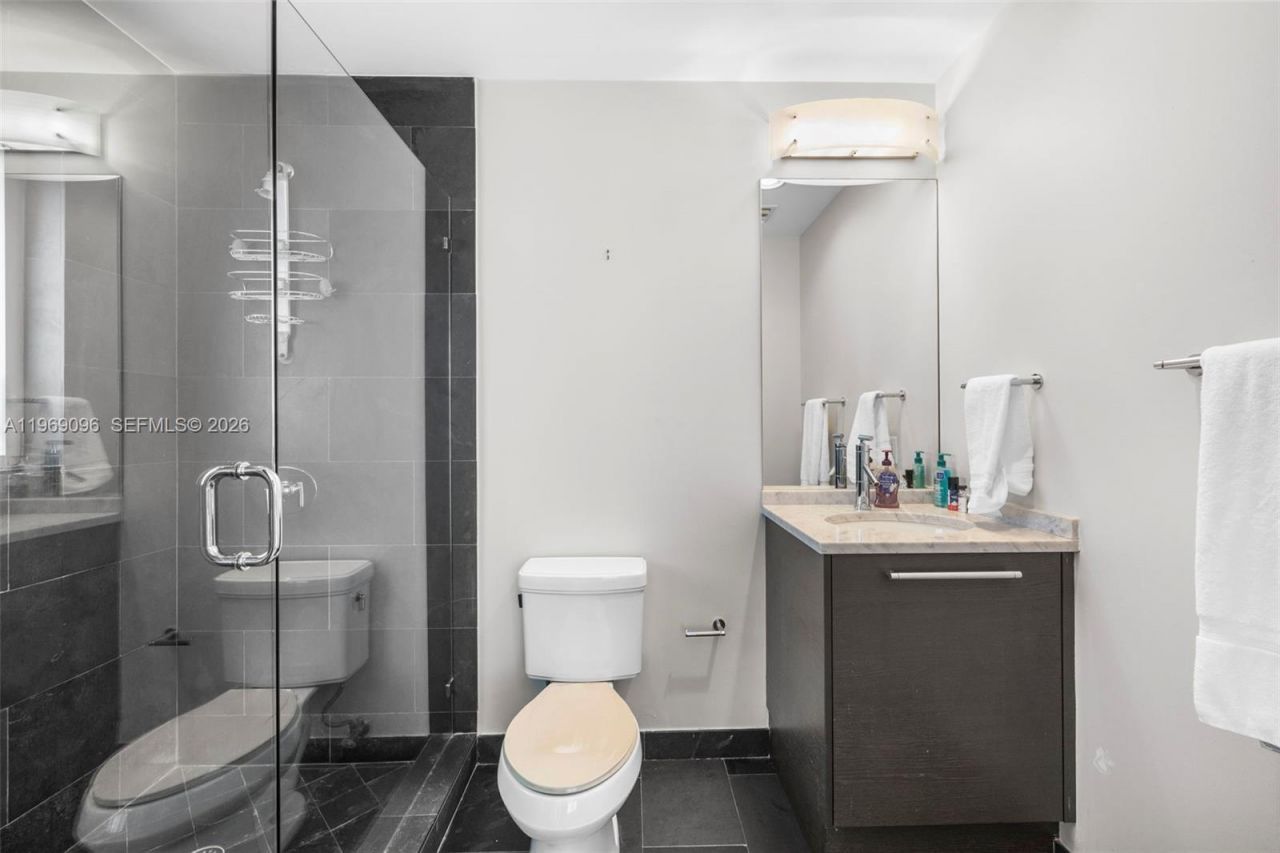 900 Biscayne Blvd , Unit 2401, Miami, FL 33132 Photo