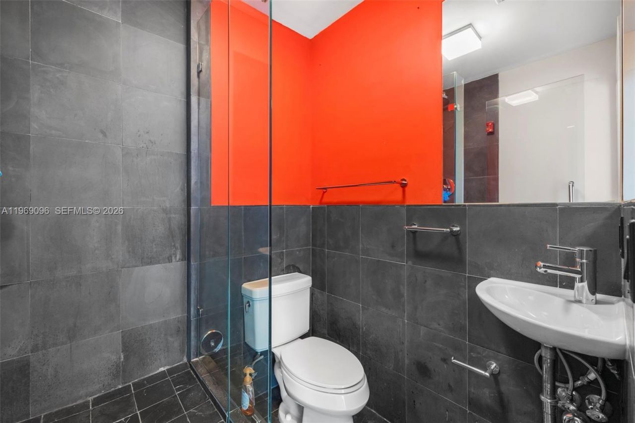 900 Biscayne Blvd , Unit 2401, Miami, FL 33132 Photo