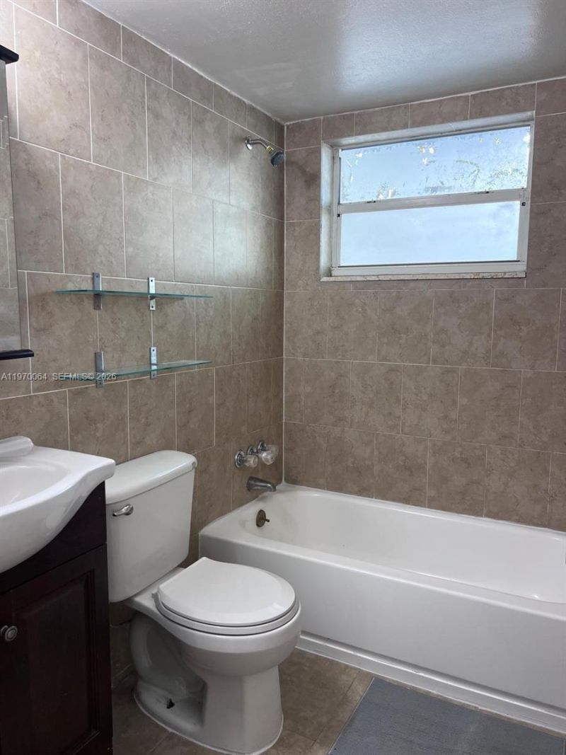 7820 NE Bayshore Ct, Unit 104, Miami, FL 33138 Photo