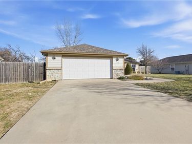 218 Hillside Drive, Baldwin City, KS 66006