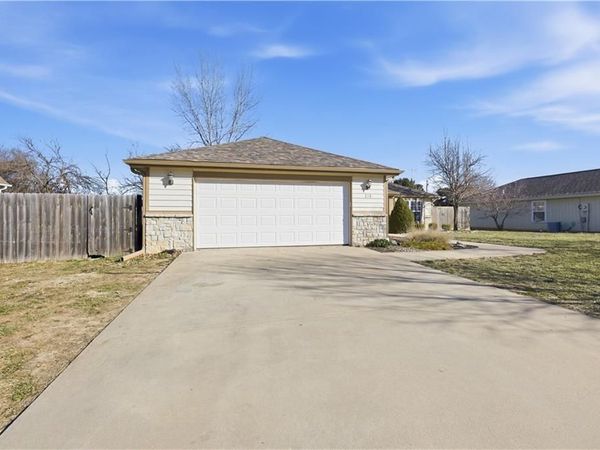 218 Hillside Drive, Baldwin City, KS 66006