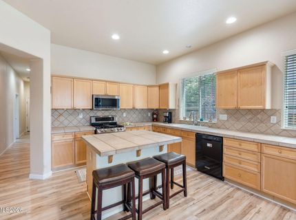 7337 Phoenix Drive, Sparks, NV 89436 Photo