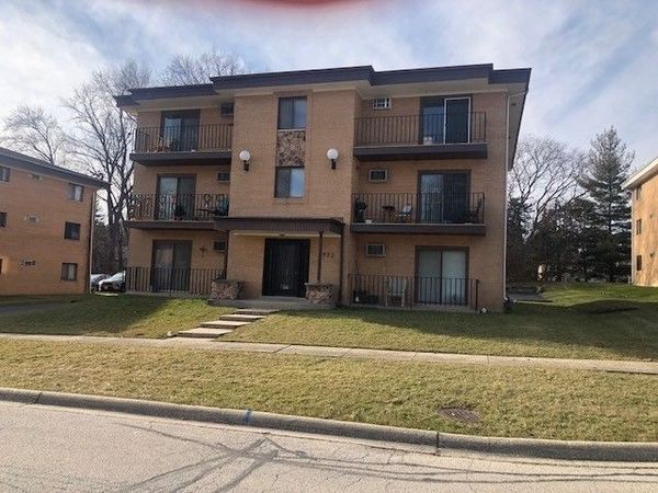 7722 Wildwood Court, Unit 2N, Darien, IL 60561