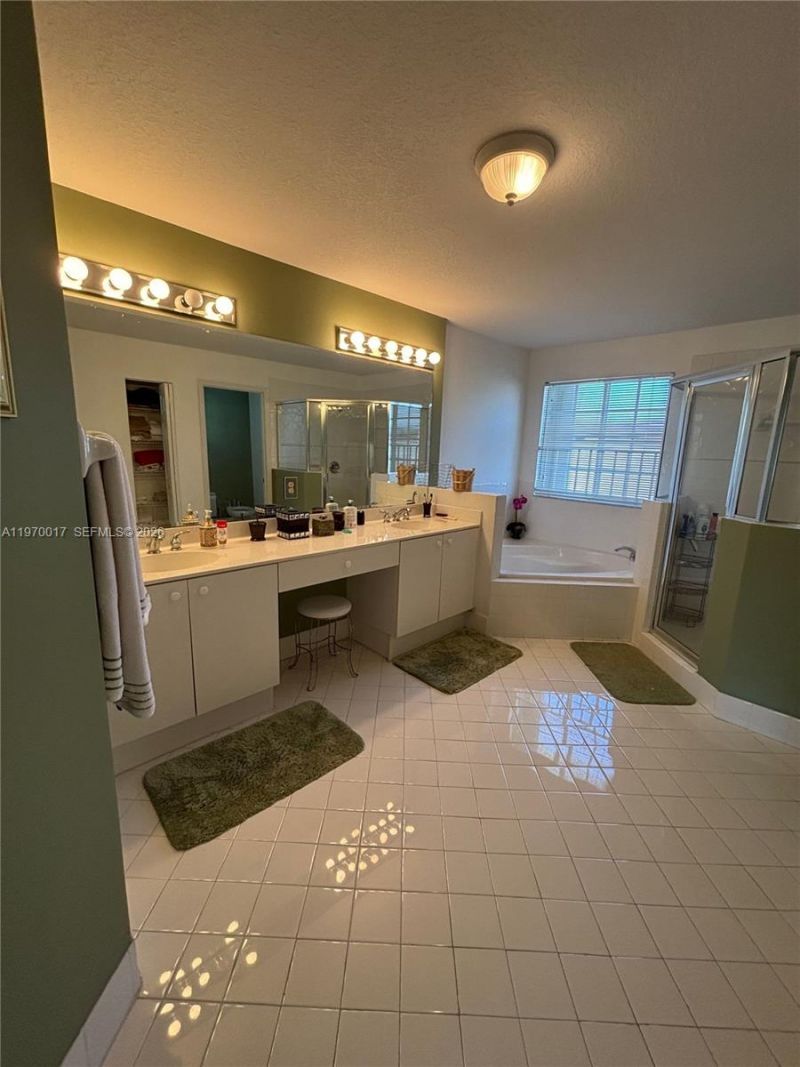 7035 NW 116th Ct, Doral, FL 33178 Photo