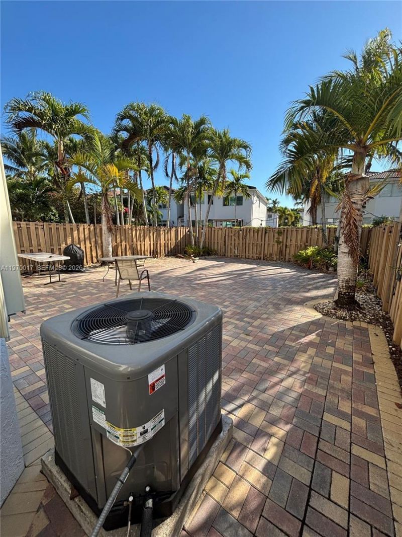 7035 NW 116th Ct, Doral, FL 33178 Photo