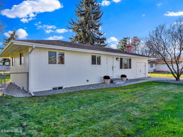 1810 W Honeysuckle AVE, Hayden, ID 83835