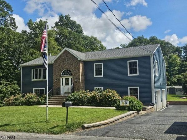 20 Oak St, Vernon, NJ 07422