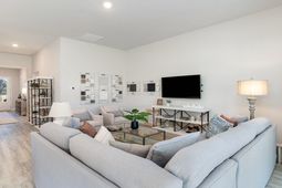 715 Hadara Dr photo 4