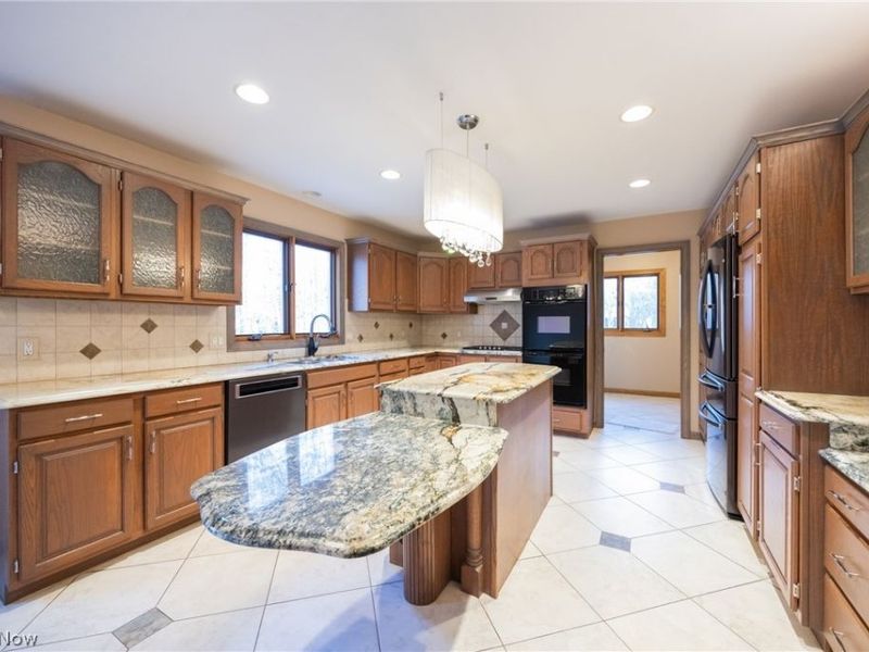 6766 Wilson Mills Road, Mayfield Village, OH 44040 Photo 11