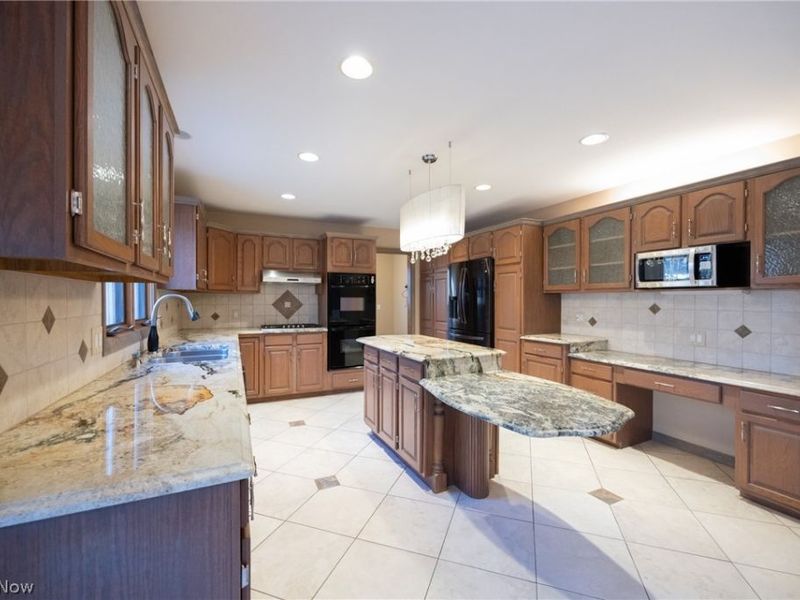 6766 Wilson Mills Road, Mayfield Village, OH 44040 Photo 12