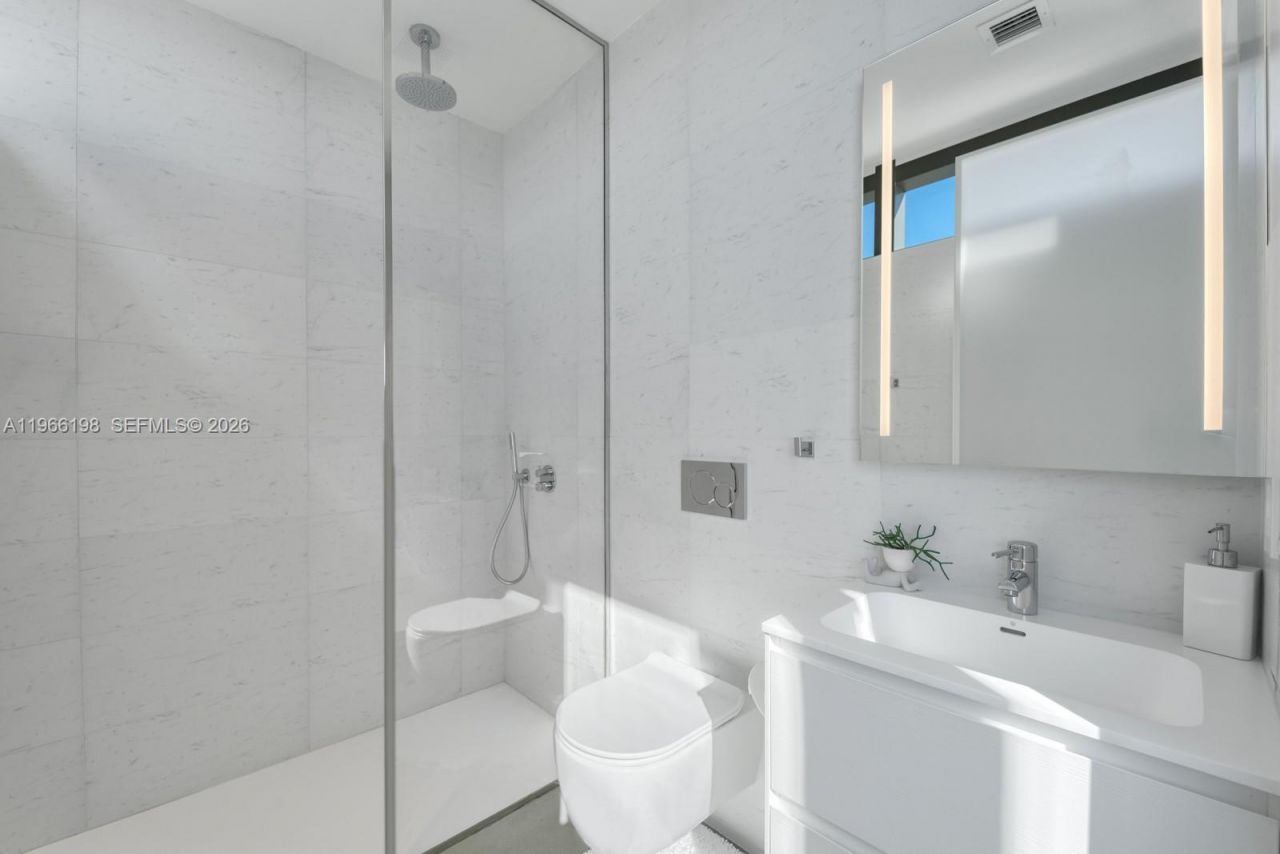 2000 S Ocean Dr, Unit 25B, Hallandale Beach, FL 33009 Photo