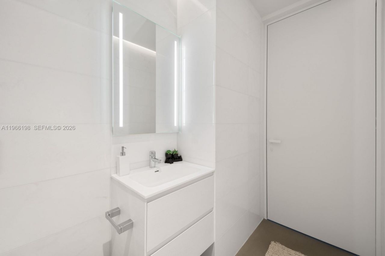 2000 S Ocean Dr, Unit 25B, Hallandale Beach, FL 33009 Photo