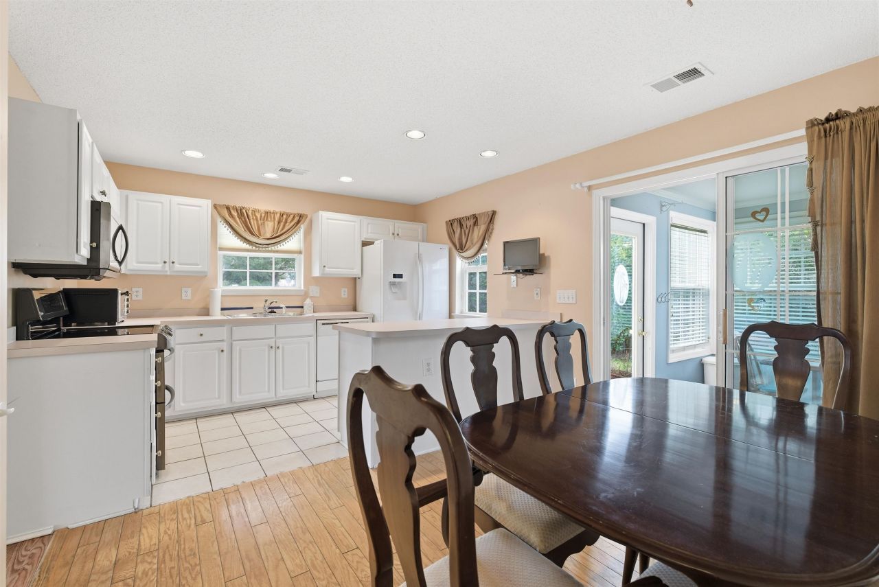 772 Wilshire Ln.  Photo 8