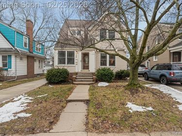 703 W Lewiston Avenue, Ferndale, MI 48220