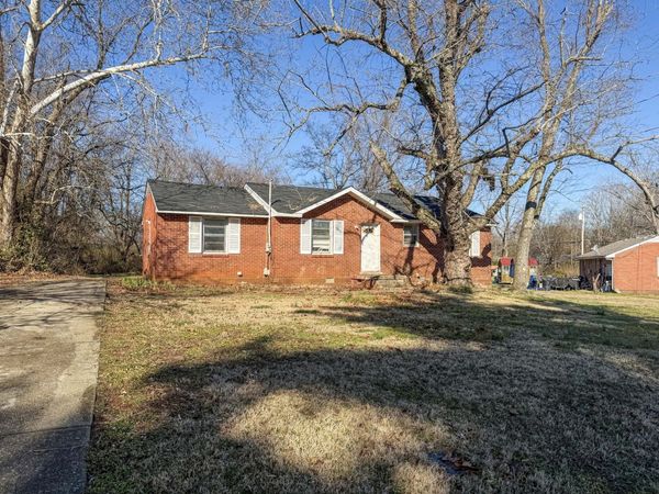 806 Brookfield Dr , Murfreesboro, TN 37130