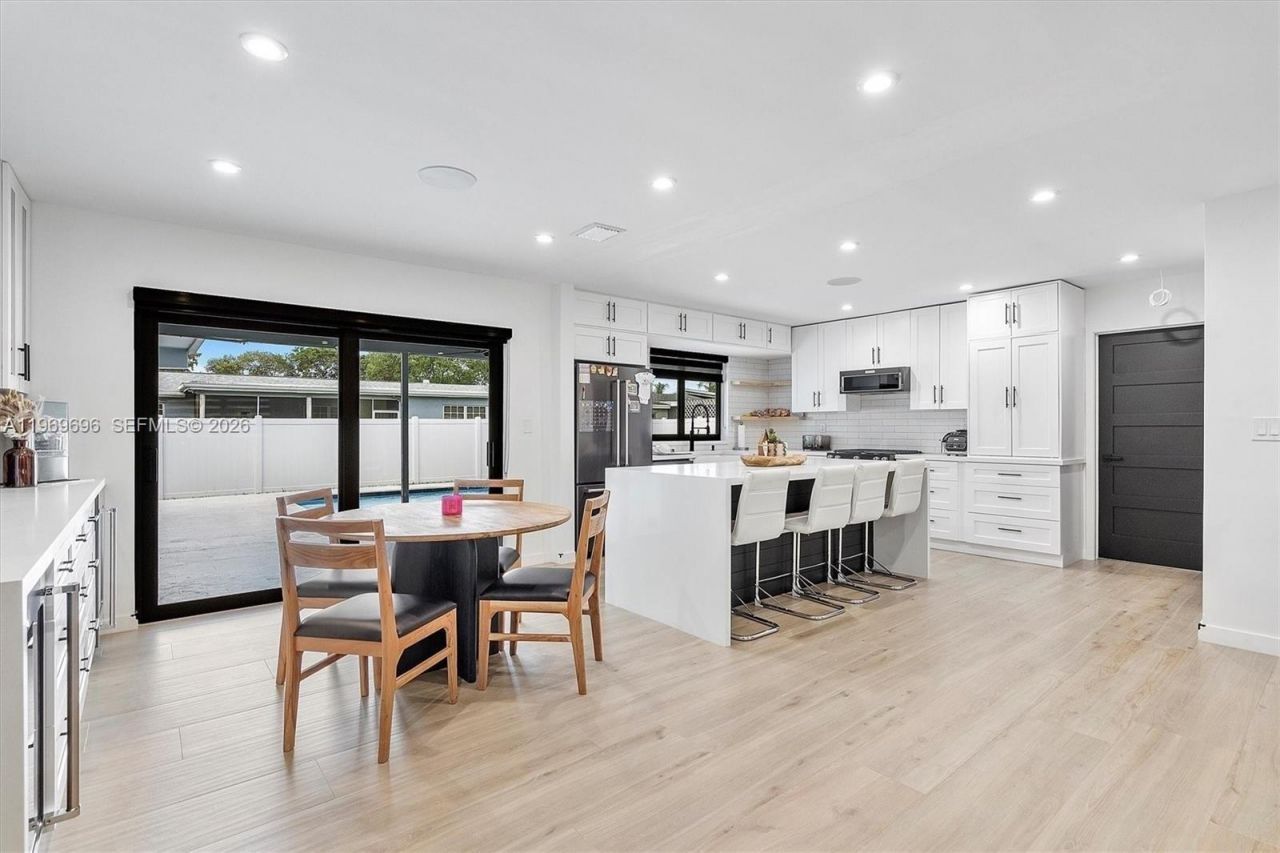 10950 NW 16th Ct, Pembroke Pines, FL 33026 Photo