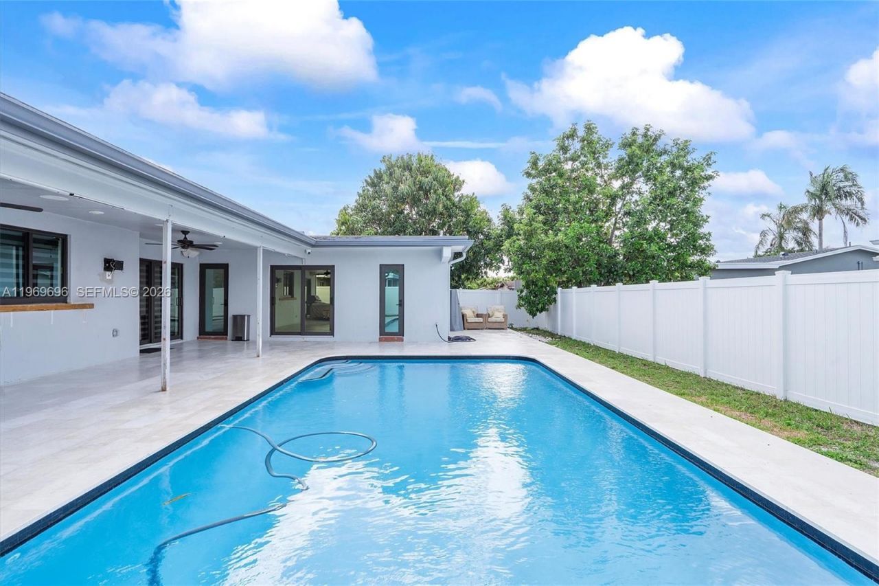 10950 NW 16th Ct, Pembroke Pines, FL 33026 Photo