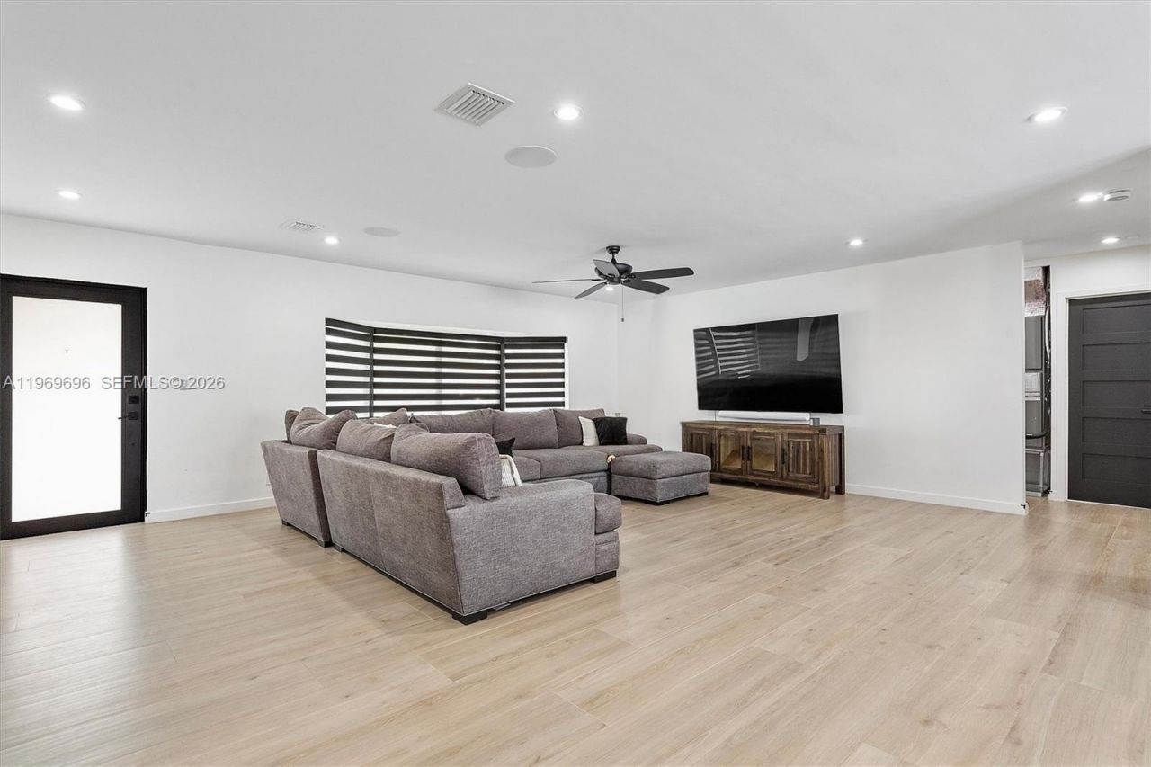 10950 NW 16th Ct, Pembroke Pines, FL 33026 Photo