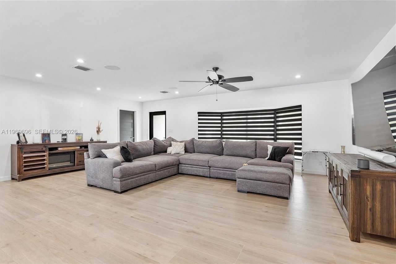 10950 NW 16th Ct, Pembroke Pines, FL 33026 Photo